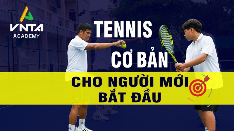 Người mới nên học kỹ thuật tennis nền tảng trước khi tập đánh mạnh hoặc thi đấu 