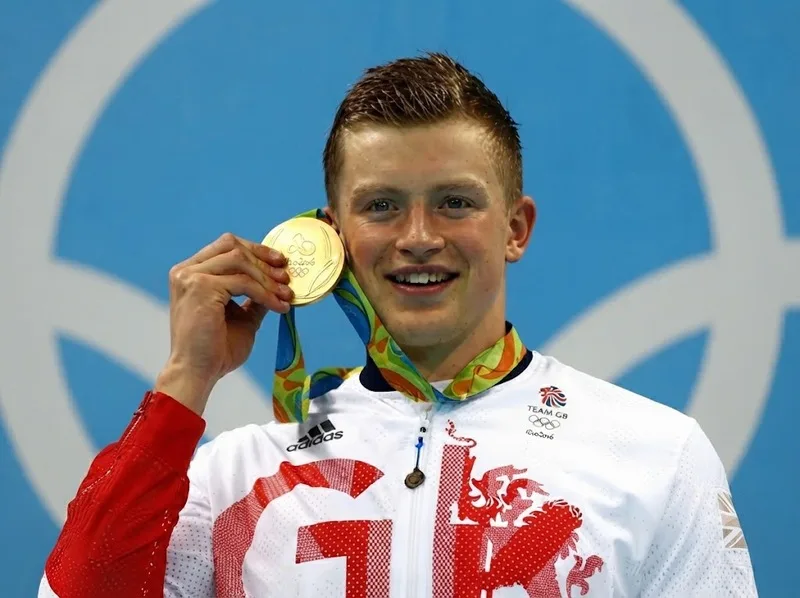 Các huy chương tại Rio, Tokyo và Paris giúp Adam Peaty khẳng định vị thế đặc biệt trong lịch sử bơi lội Anh.