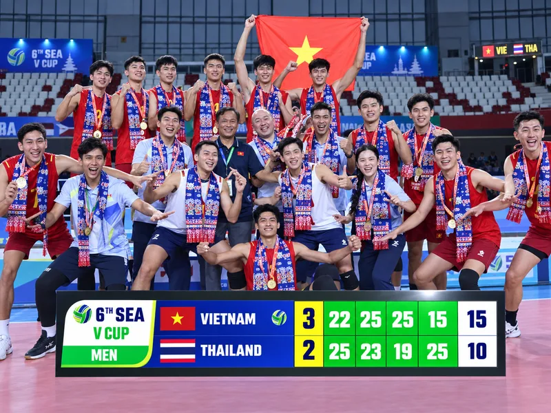 Chiến thắng 3-2 trước Thái Lan trong trận chung kết giúp tuyển nam Việt Nam lần đầu đứng trên bục cao nhất của một chặng SEA V Cup.