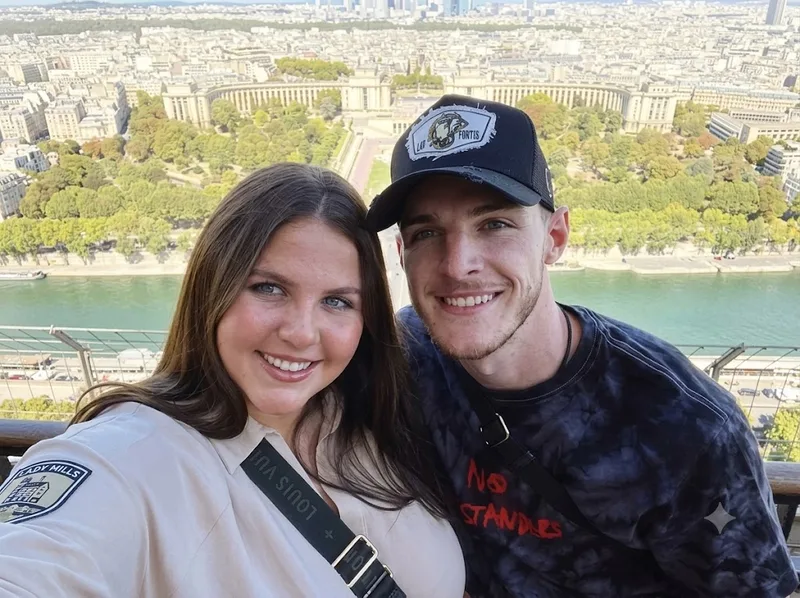 Lauren Fryer là bạn đời lâu năm của Declan Rice và thường được người hâm mộ tìm kiếm qua cụm từ “vợ Declan Rice”.